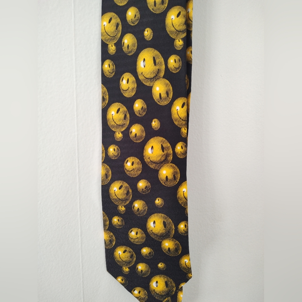 Smiley Face Tie